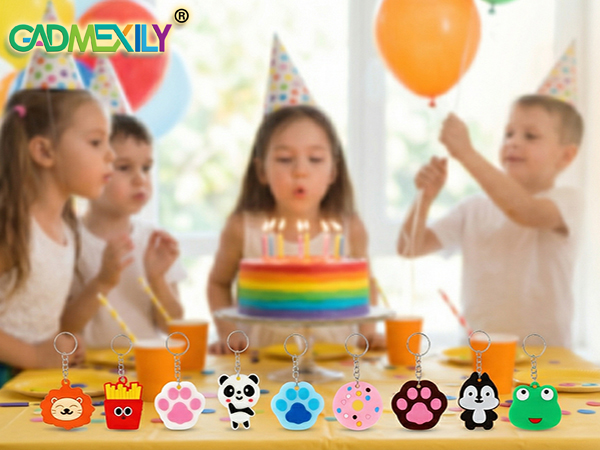 100pcs Cartoon Keychain for Kids Party Favors Cute Keyring for Classroom Prizes Party Favors Gift