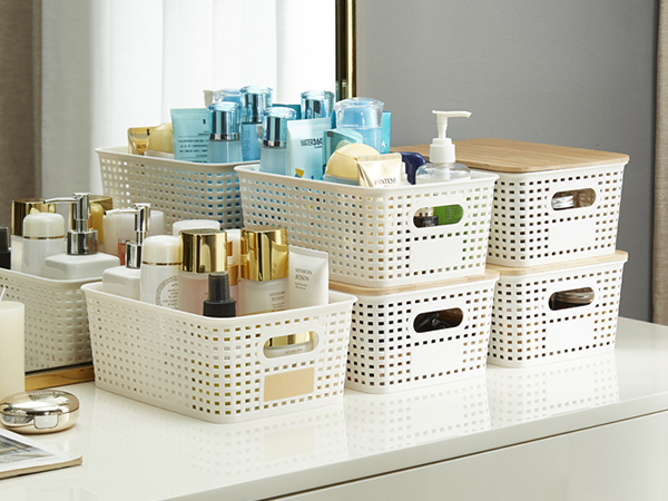 plastic storage boxes