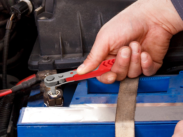 angled screwdriver for tight spaces