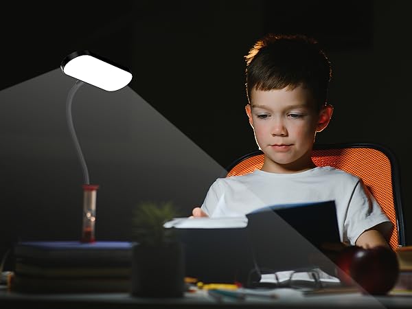 kids_studying_lamp