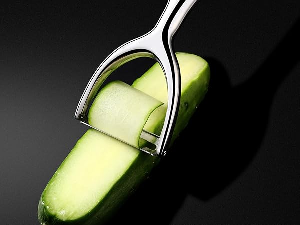 Vegetable peeler: Ultra-sharp double-sided blades that can peel thin and even slices