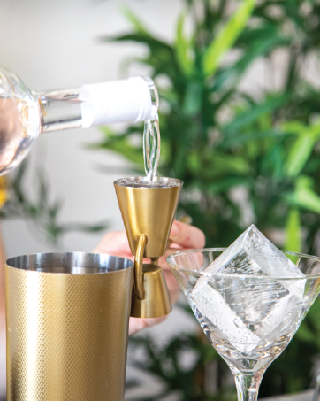 Level up your drinking game with clear ice cubes