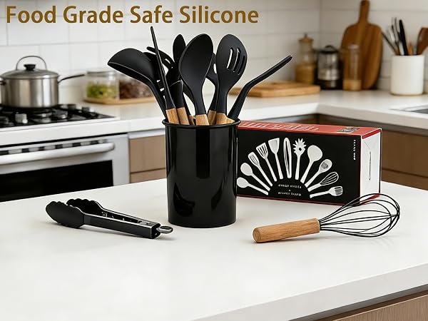 Complete set of kitchenware