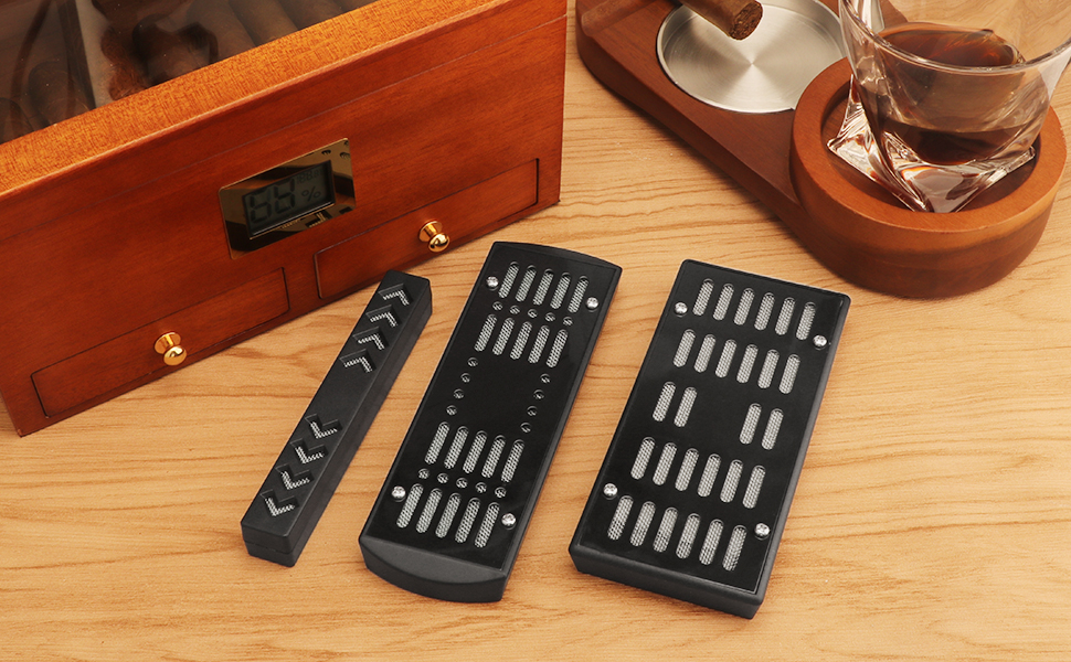 Cigar humidifiers