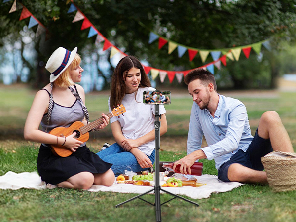 6 in 1 selfie stick tripod with fill light