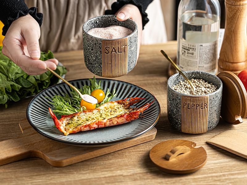 salt and pepper bowls with lid