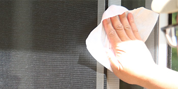 cleaning screens
