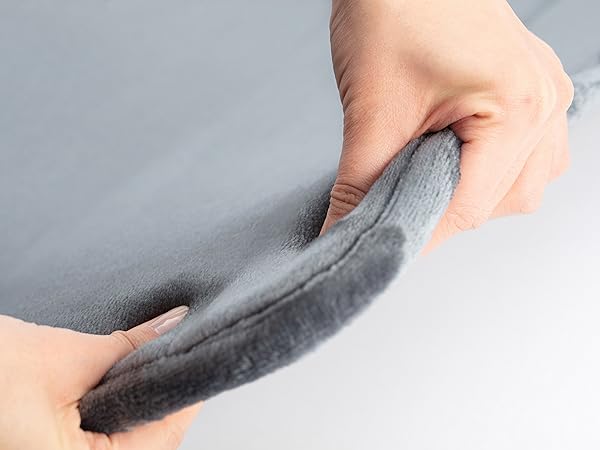 Machine washable memory foam bath mat with grippy back