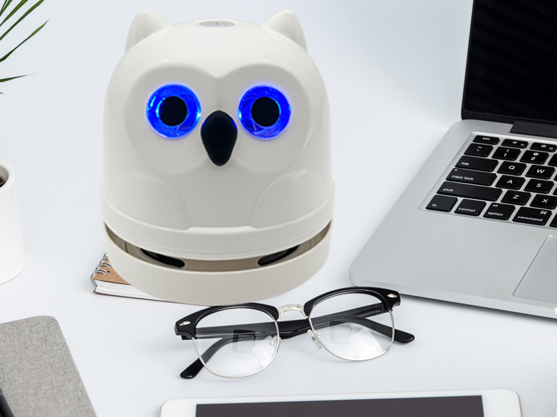Owl desktop crumb vacuum