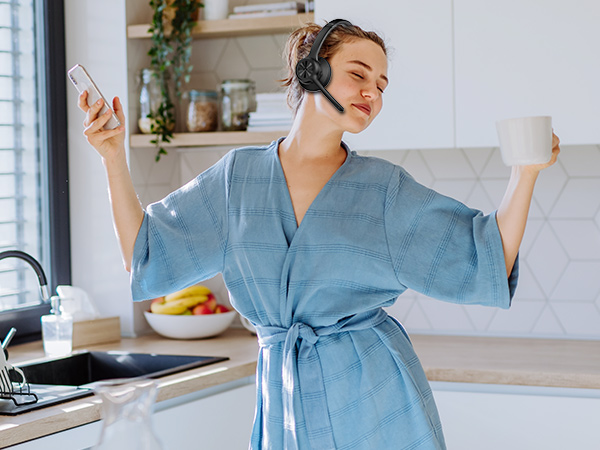 wireless headphones with microphone