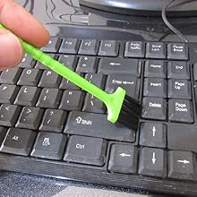 Keyboard gap cleaning brush