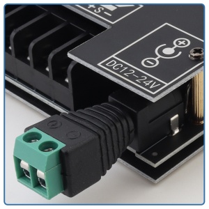 3.5mm AUX audio input