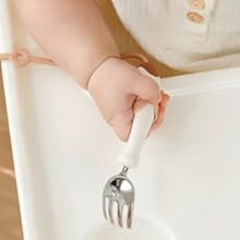 This holder strap does not affect the child's ability to eat