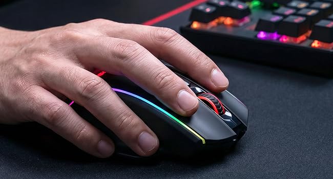 Redragon M686 wireless mouse with ergonomic grip for long gaming provides steady comfort
