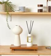 pedestal stand