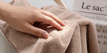 The towel remains lint-free after machine washing.