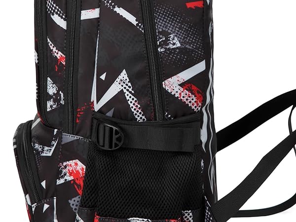 he extra straps above the side pockets that help hold tall water bottles in place