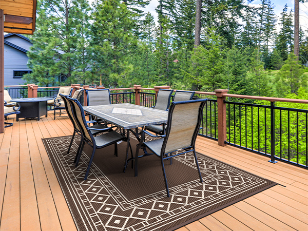OUTDOOR RUG