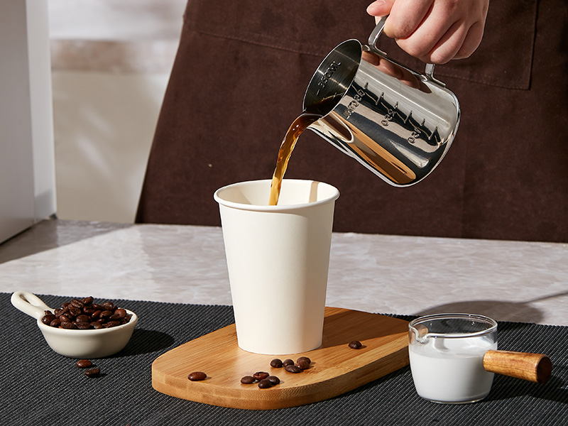 coffee cups with lids