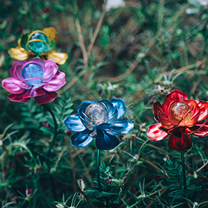 4 Packs Flower Garden Stakes Decor, Outdoor Waterproof Metal Flowers Stick