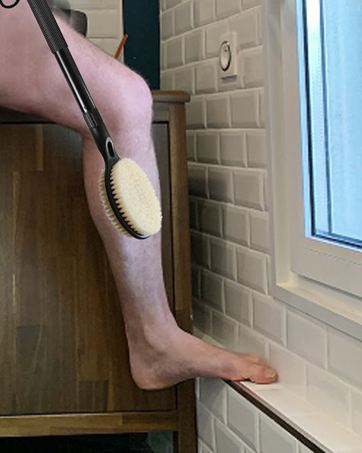 Dual sides back scrubber