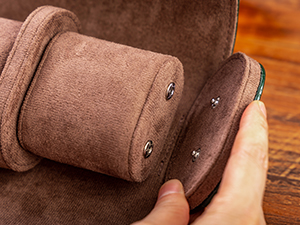 Soft and skin-friendly pillows and lining.