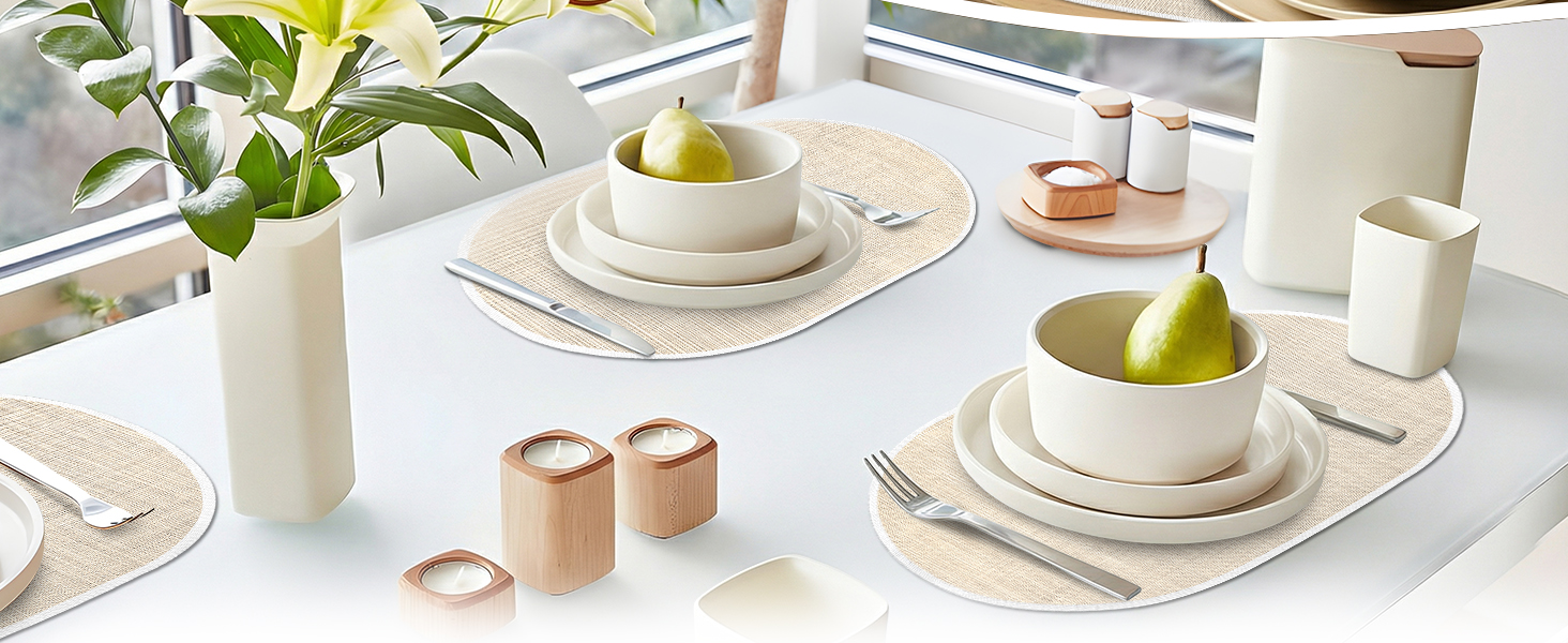 placemats under the plate