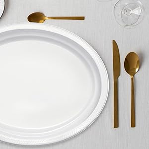 white disposable plates