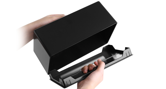 Tissue holder with bottom cover