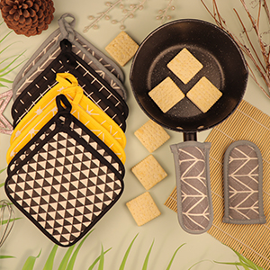 Oven mitts and pot holders sets