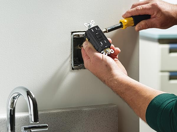 gfci outlet WR 15 BL