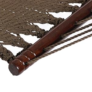 end of hammock showing polyester rope and spreader bar