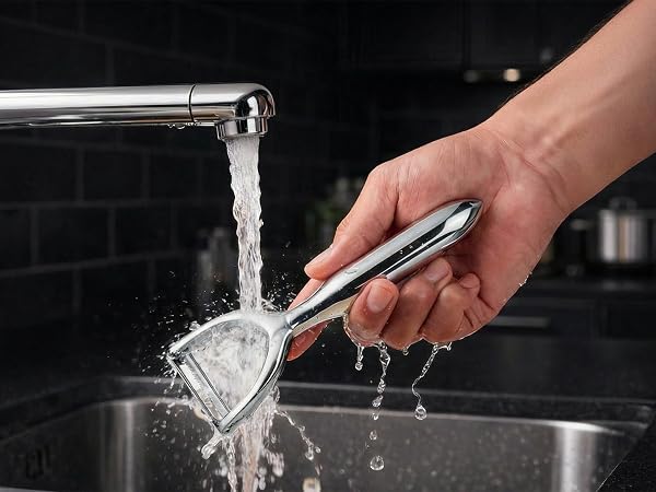 fruit peeler Simply rinse with water and wipe dry, or safely clean in the dishwasher