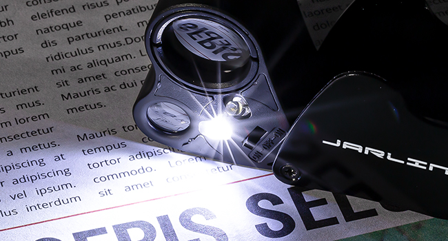 coin magnifying glass with light