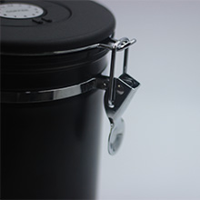 Airtight Seal & CO2 Valve – Extend coffee shelf life