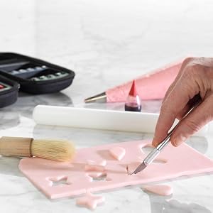 Lightweight Aluminum Handle for a Versatile Knife