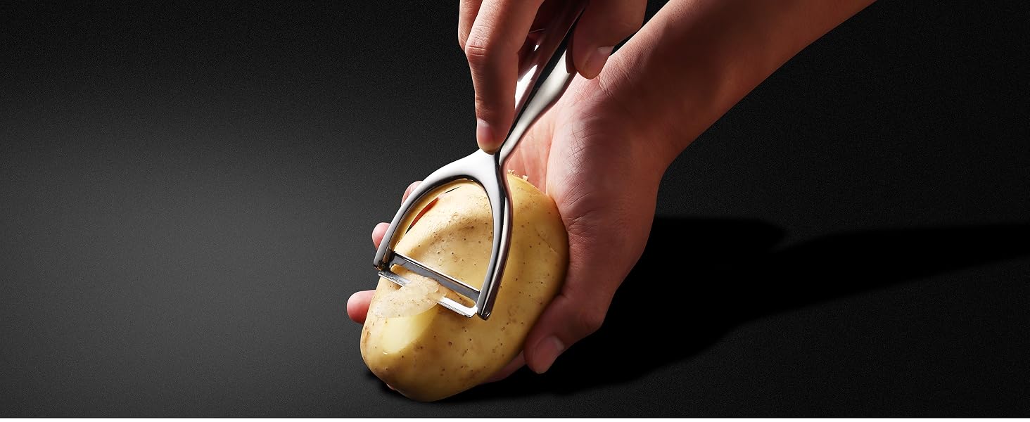 Vegetable peelers for kitchen follows contours, peels precisely and minimizes waste