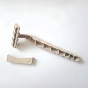 picture of a razor with protective cover