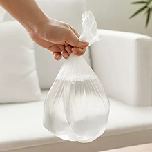 The bag filled with water does not leak