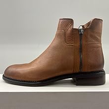 Woman's casual brown boot