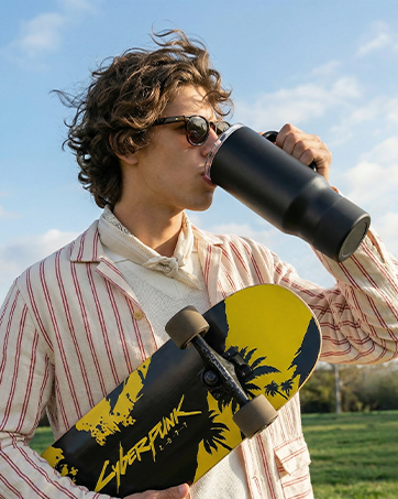 Renoj tumbler with handle