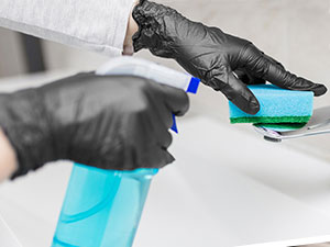 4 MIL NITRILE GLOVES