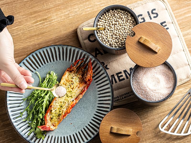 salt and pepper bowls with lid