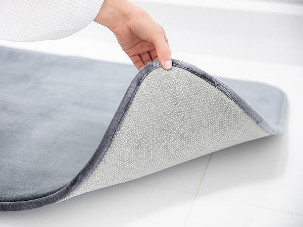 Machine washable memory foam bath mat with grippy back, non-slip bath mat