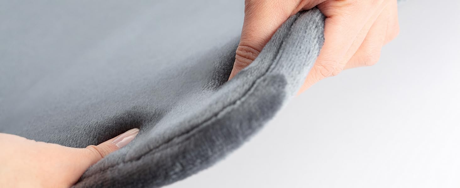 Machine washable memory foam bath mat with grippy back