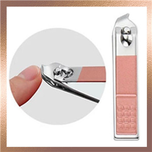 Diagonal nail clipper