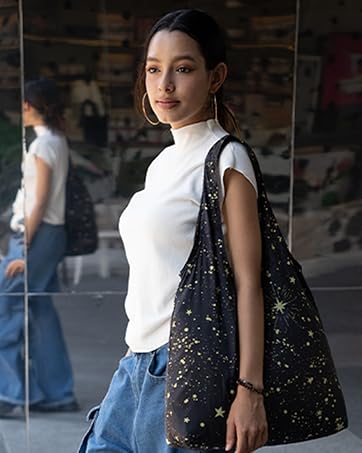 Person using Nanobag in Stars