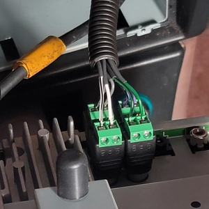 RCA Speaker Wire Connector