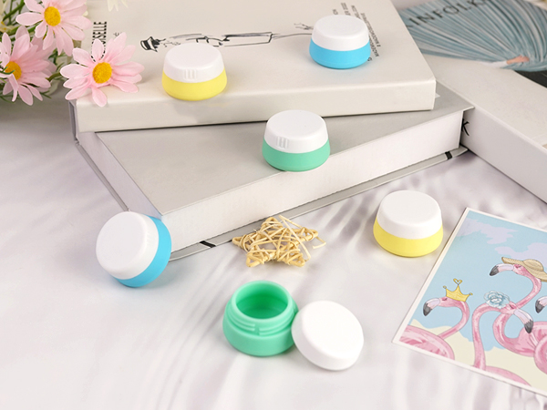 travel containers