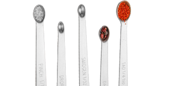 small measuring spoons